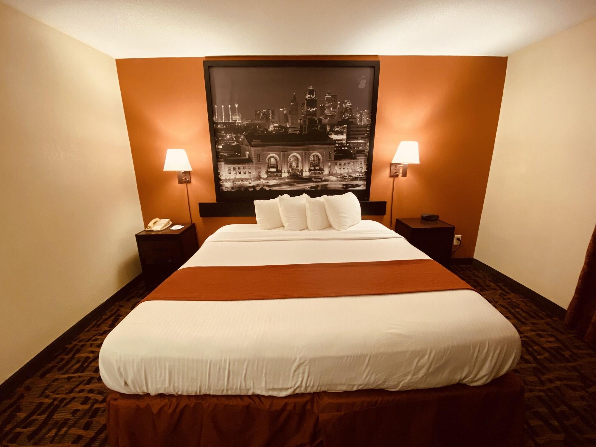Super 8 By Wyndham Lawrence Ku Hotel Exterior photo