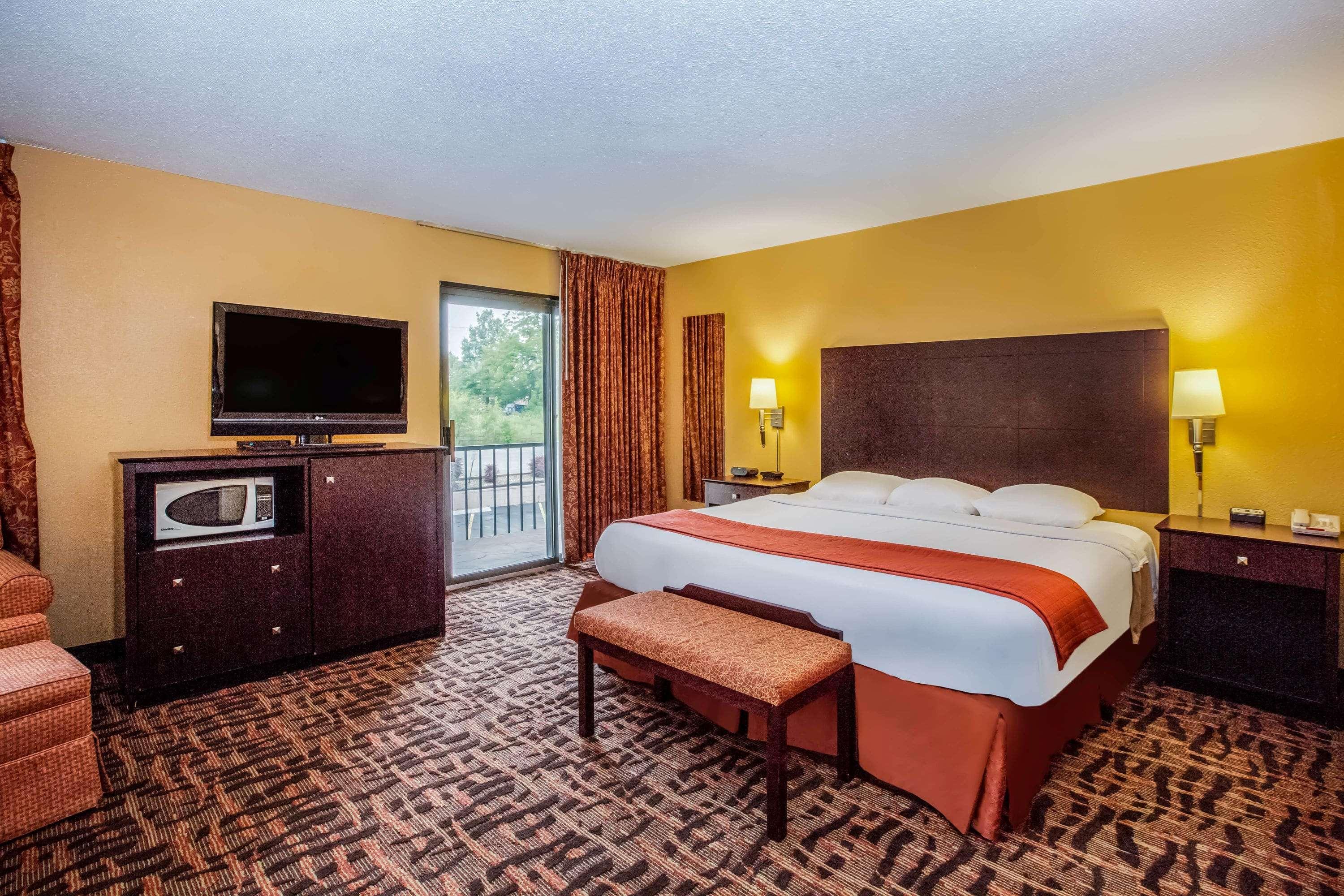 Super 8 By Wyndham Lawrence Ku Hotel Exterior photo