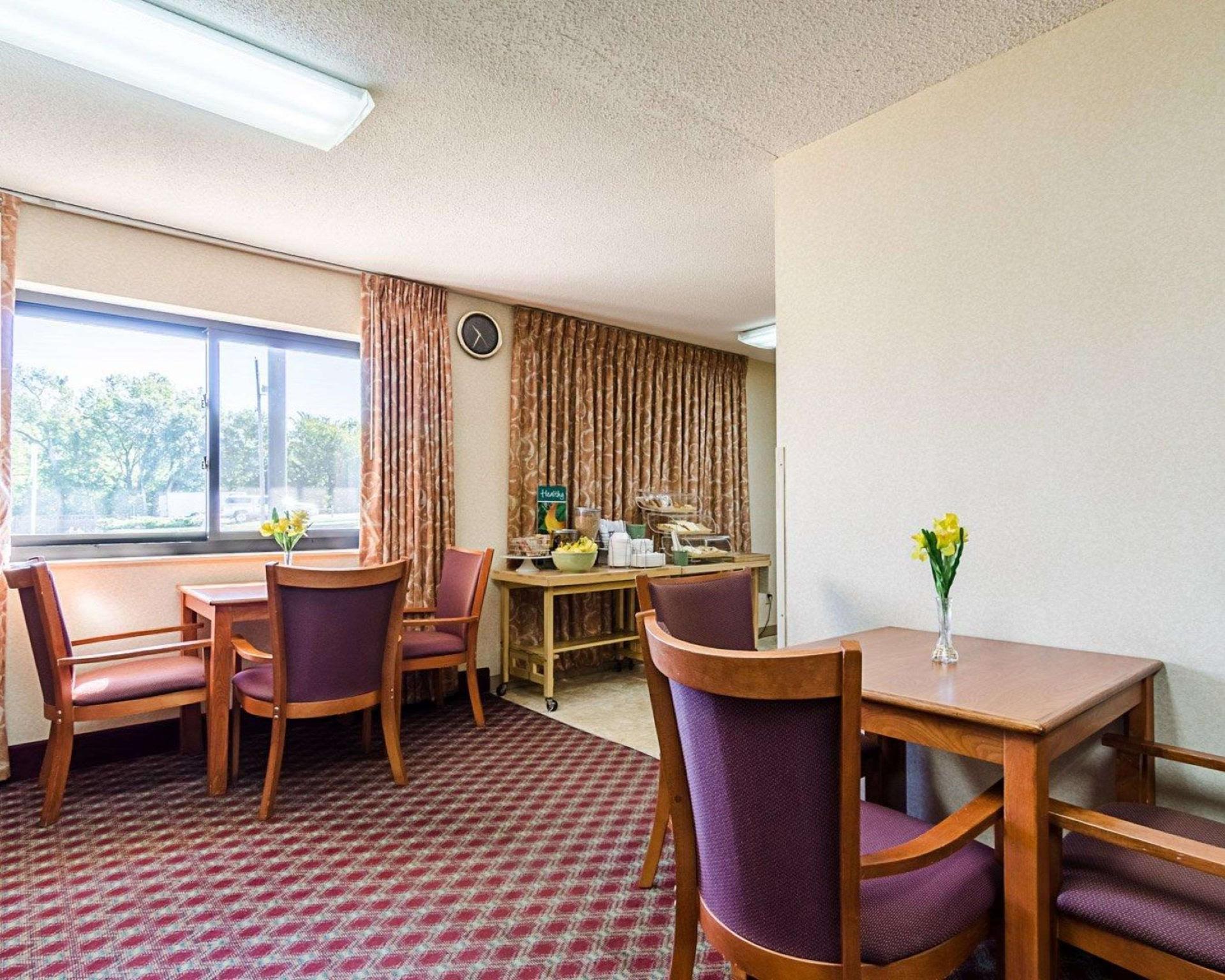 Super 8 By Wyndham Lawrence Ku Hotel Exterior photo