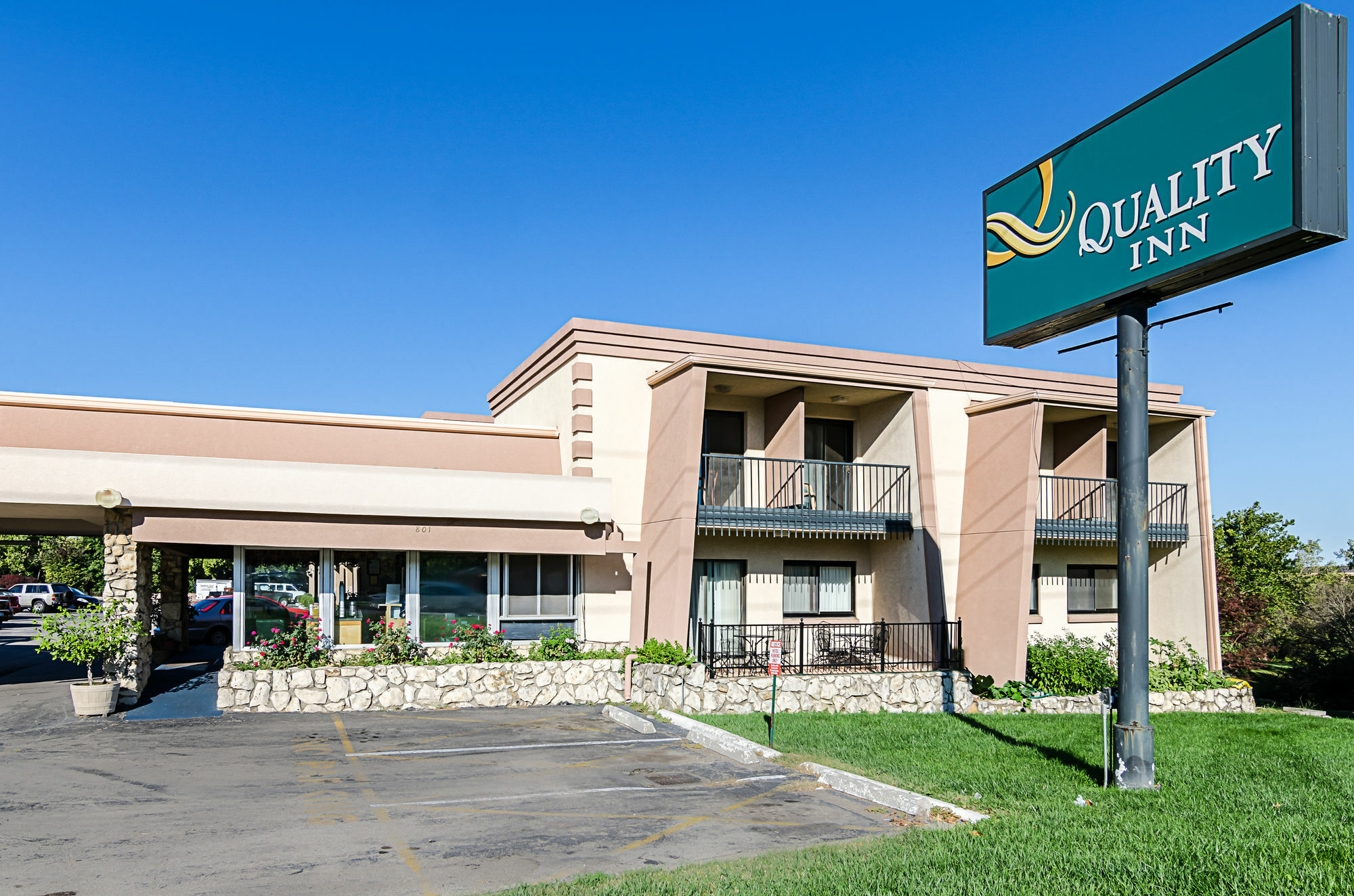 Super 8 By Wyndham Lawrence Ku Hotel Exterior photo