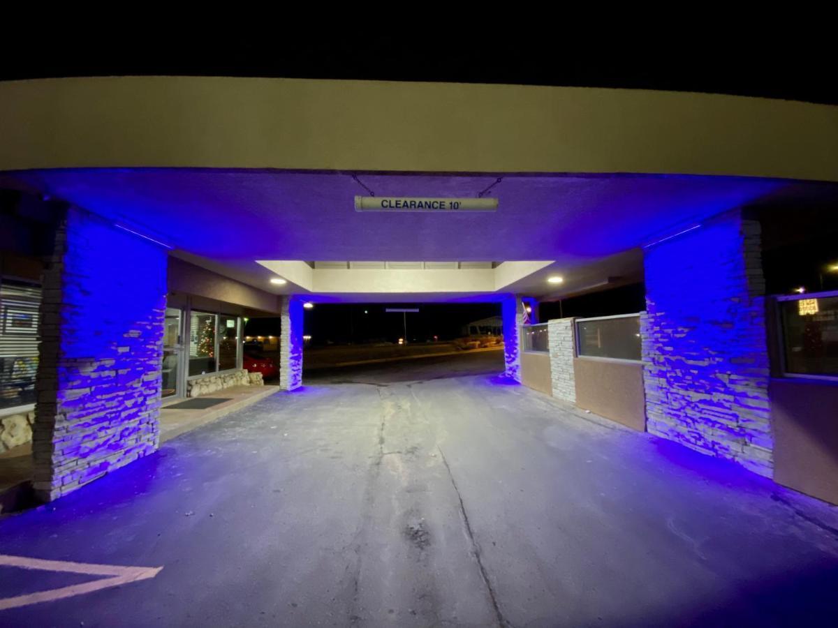 Super 8 By Wyndham Lawrence Ku Hotel Exterior photo